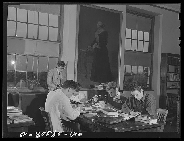 Photo:Washington DC Woodrow Wilson High School Library Students 1943 Oct