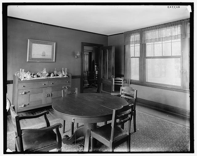 Photo:Port Washington NY Mrs Robert Hoe Jr 1900s Dining Room Home