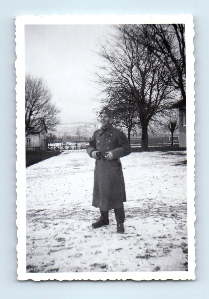 Old Vintage Photo SOLO ARMY MAN SOLDIER MILITARY UNIFORM SNOW WINTER SCENE
