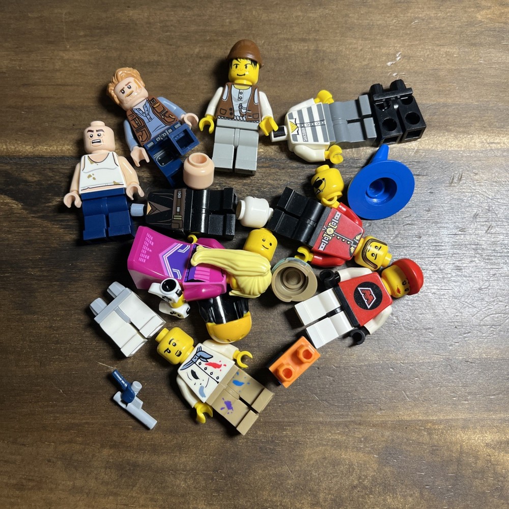 Lego Minifigure Lot Parts - 2J
