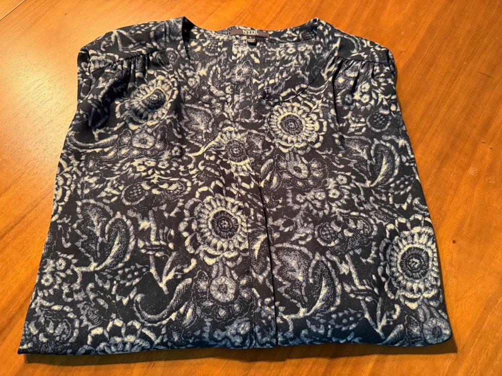 NYDJ Womens L Top Shirt Blouse LS NAVY BLUE WHITE FLORAL PATTERN LOOK Nice