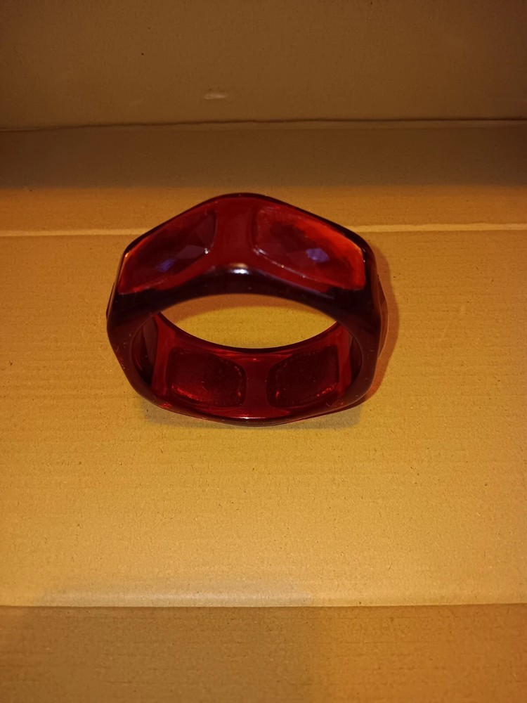 red bracelet women