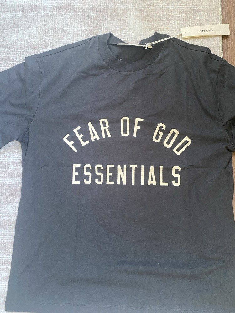 Essentials Men's Fear of Gods T-Shirt Size Medium