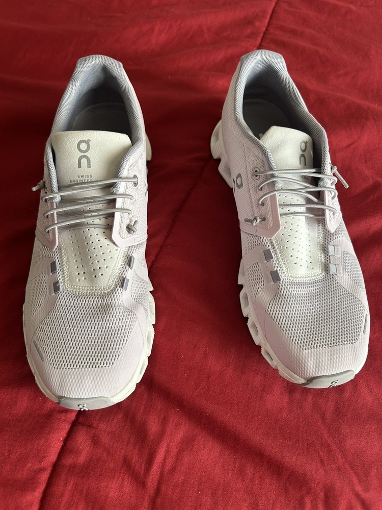 On Cloud 5 Surf Cobble beige /white Cloudtec Running Shoes Women's Size 10