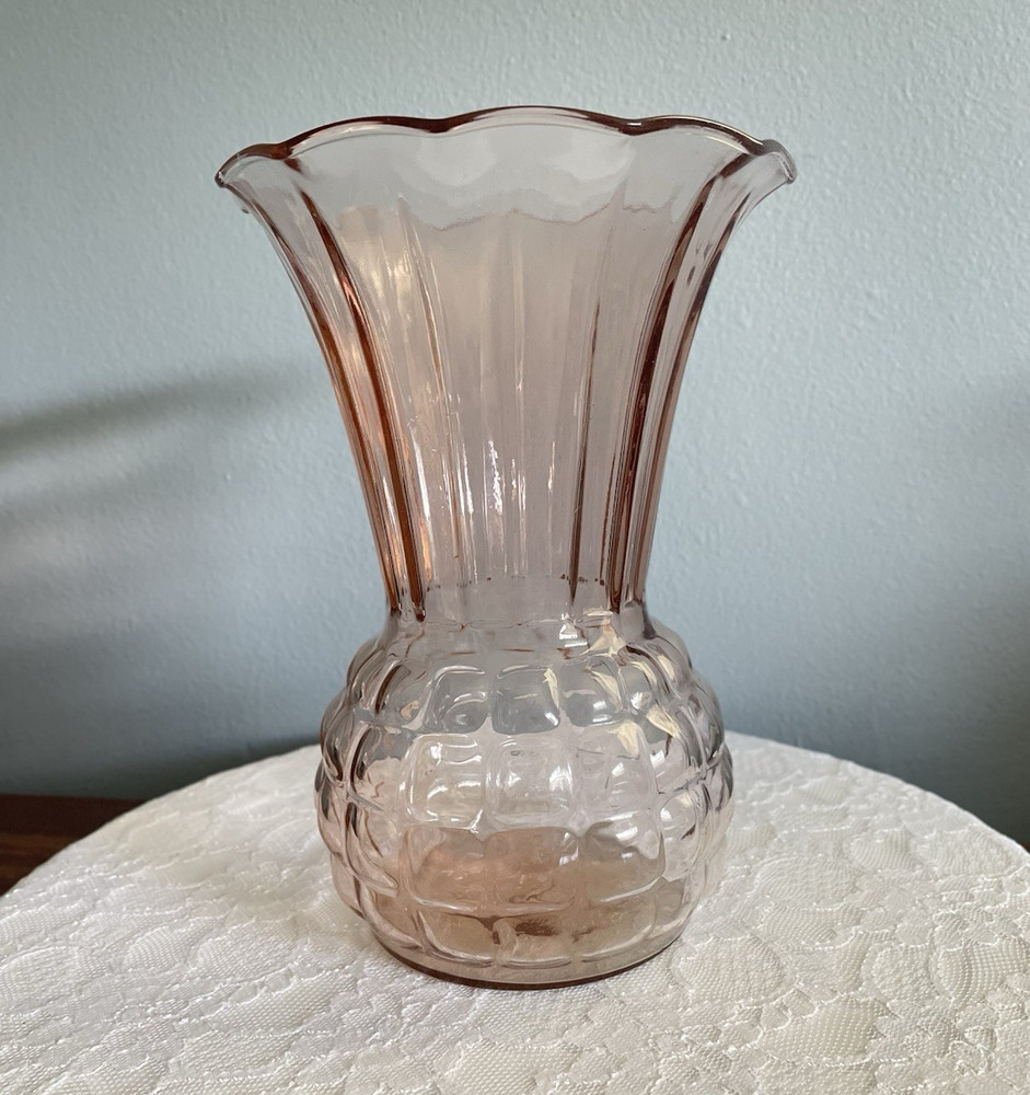 Anchor Hocking Royal Pink Pineapple Vase with Flared Scalloped Rim 9 Inch Tall