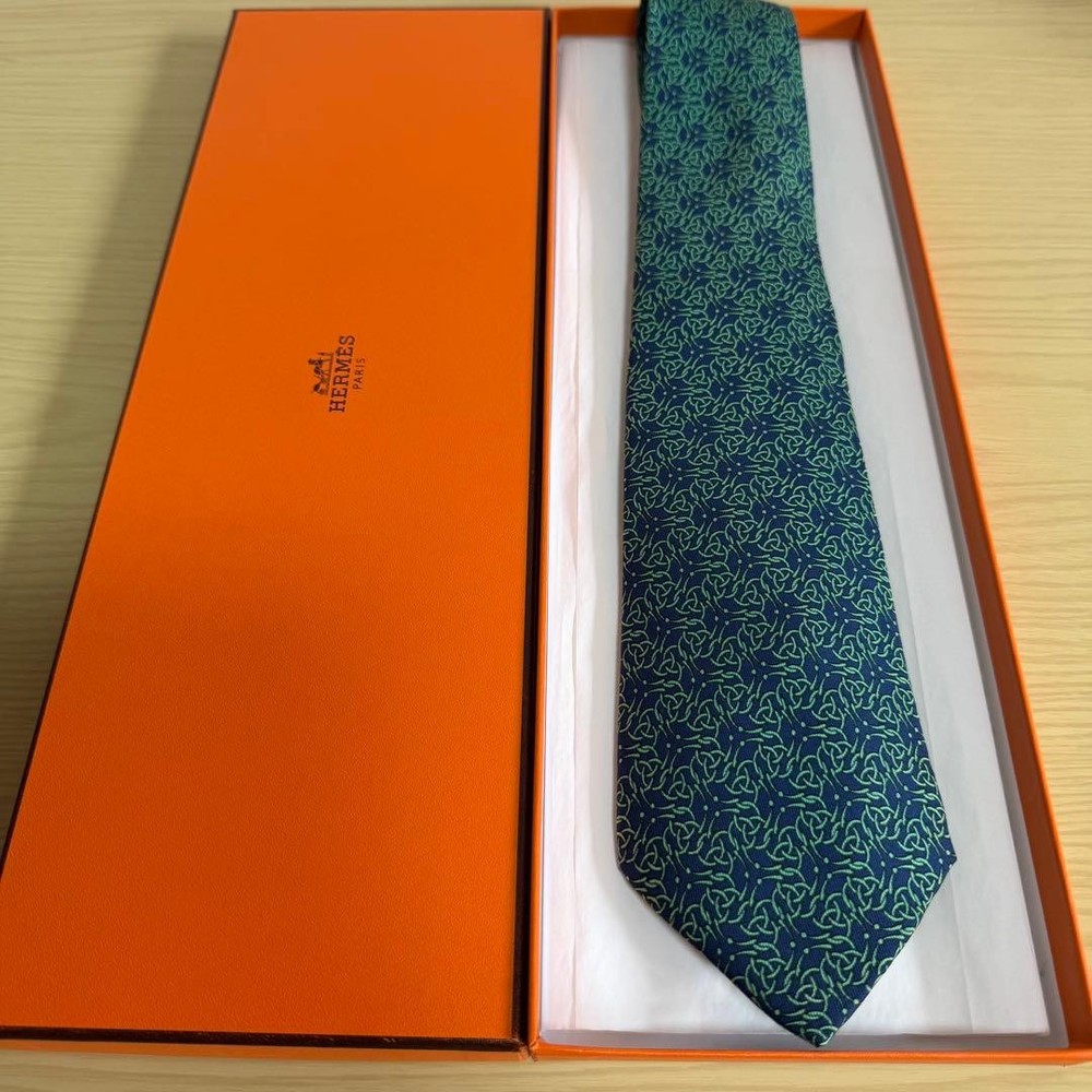 HERMES Necktie Tie All over chain pattern 100% Silk Made in France Navy Green