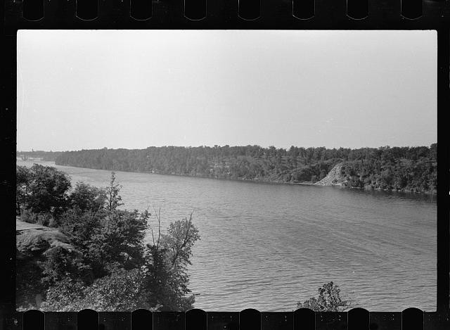 Photo:Mississippi River, Minneapolis, Minnesota