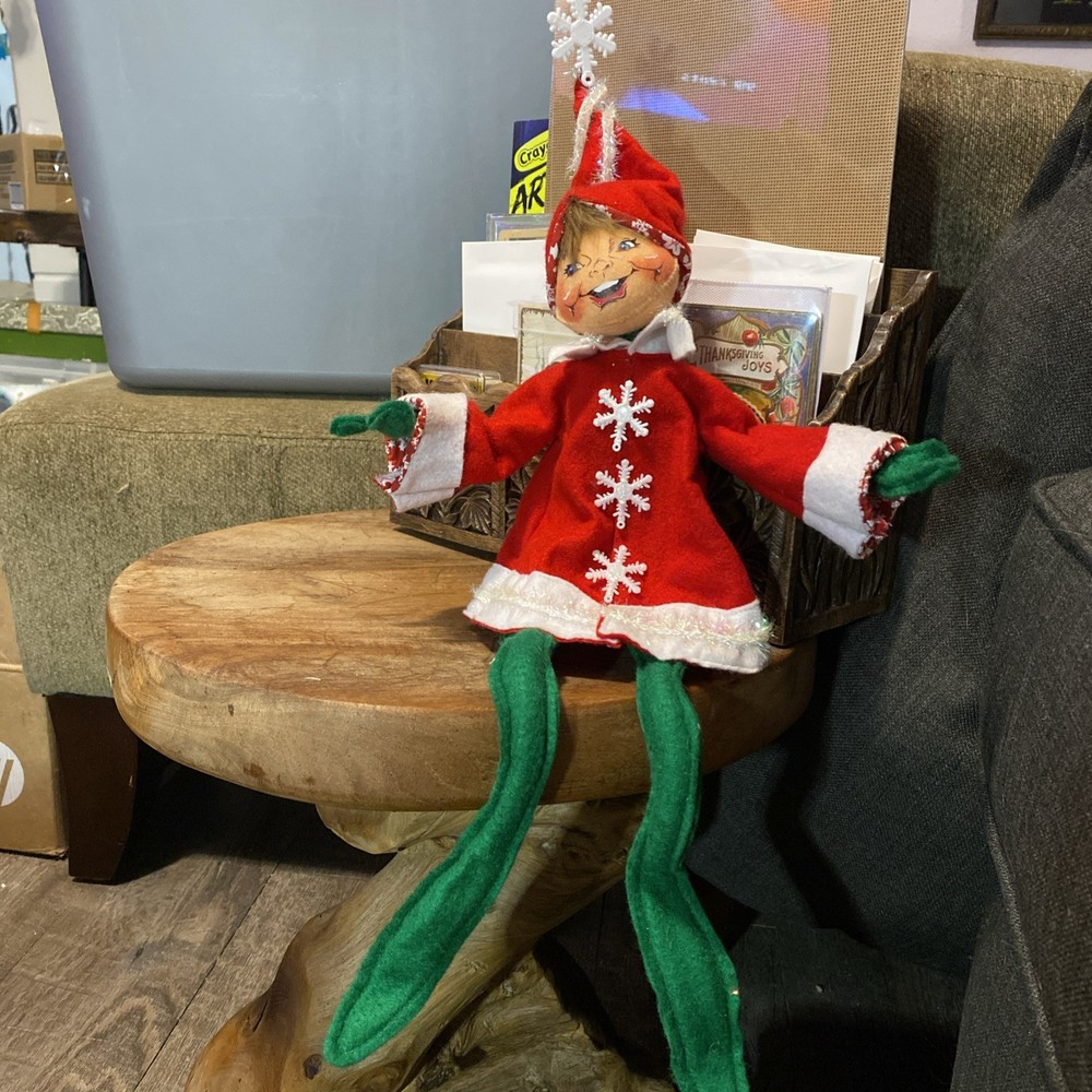 VINTAGE Big ANNALEE ELF PIXIE CHRISTMAS DOLL POSEABLE SHELF SITTER 20