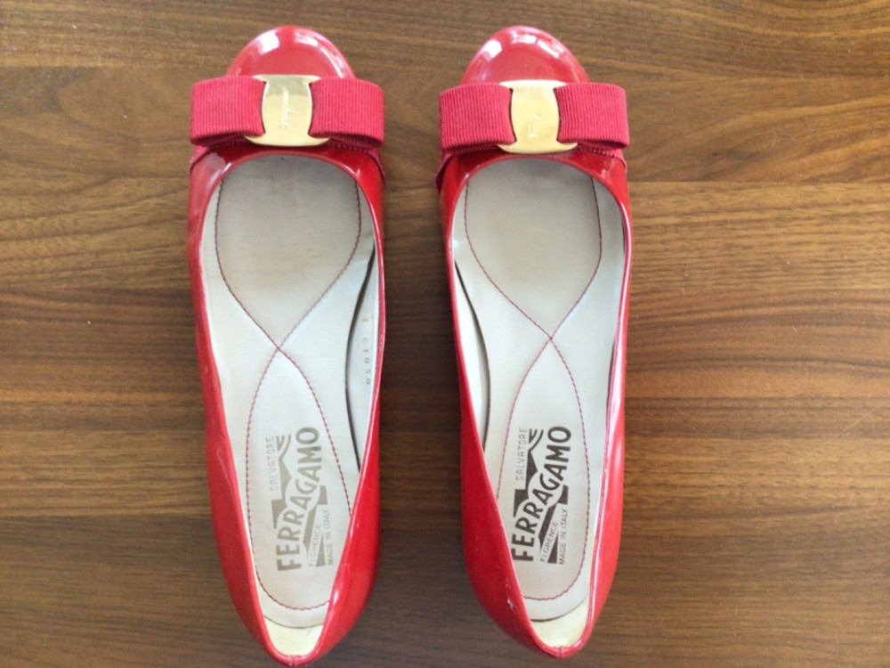 FERRAGAMO Women’s Red Patent Leather Varina Ballet Flat Shoes 61858 Sz 5B Italy