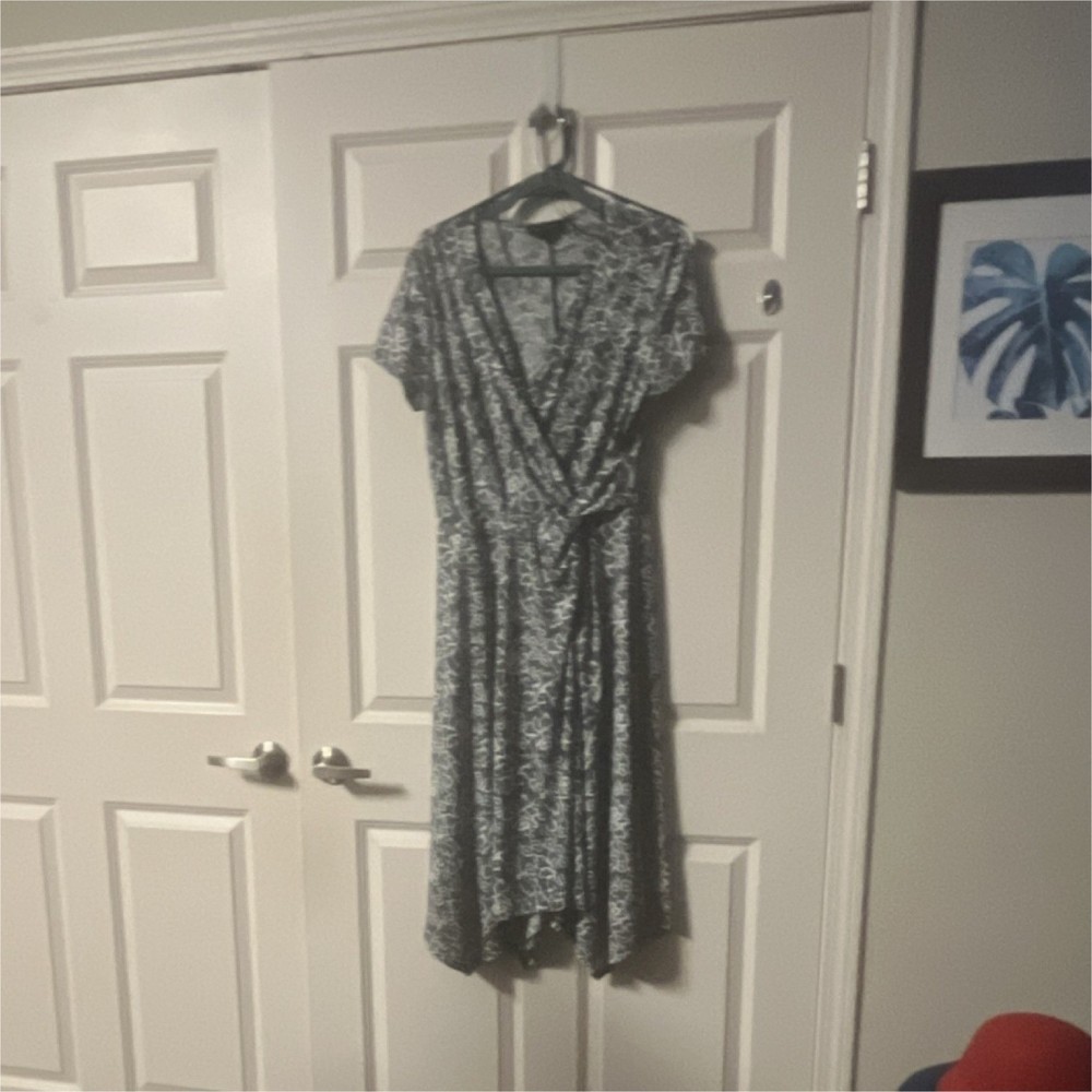 Perceptions New York Black White Floral Wrap Dress Short Sleeve V-Neck 14