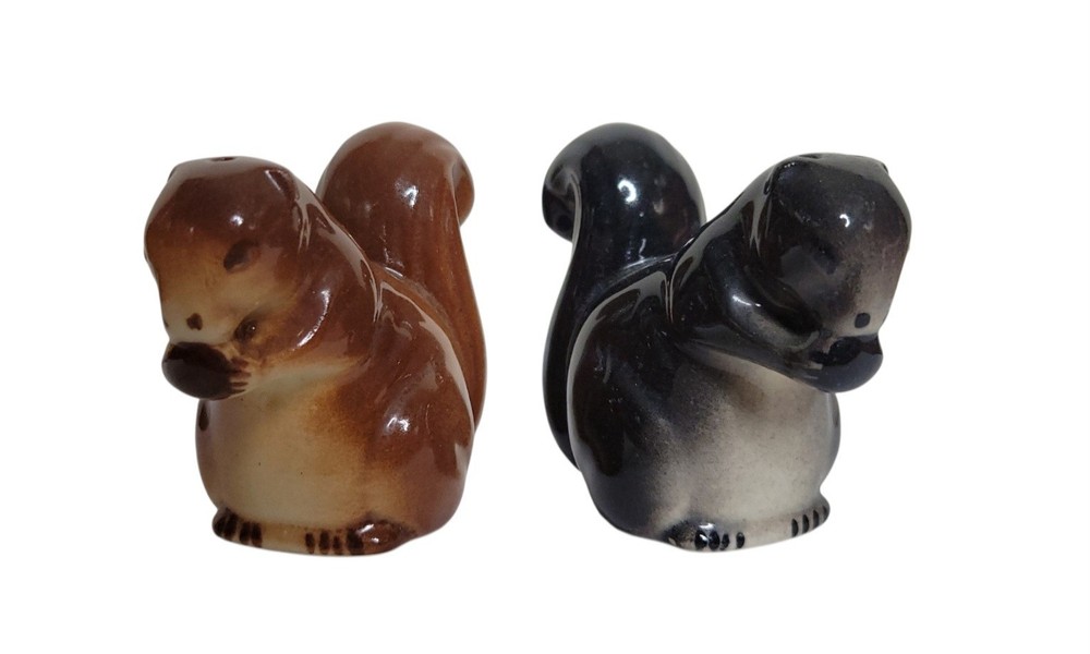 Vtg Squirrel Salt & Pepper Shaker Set Glazed Brown Stoneware 3