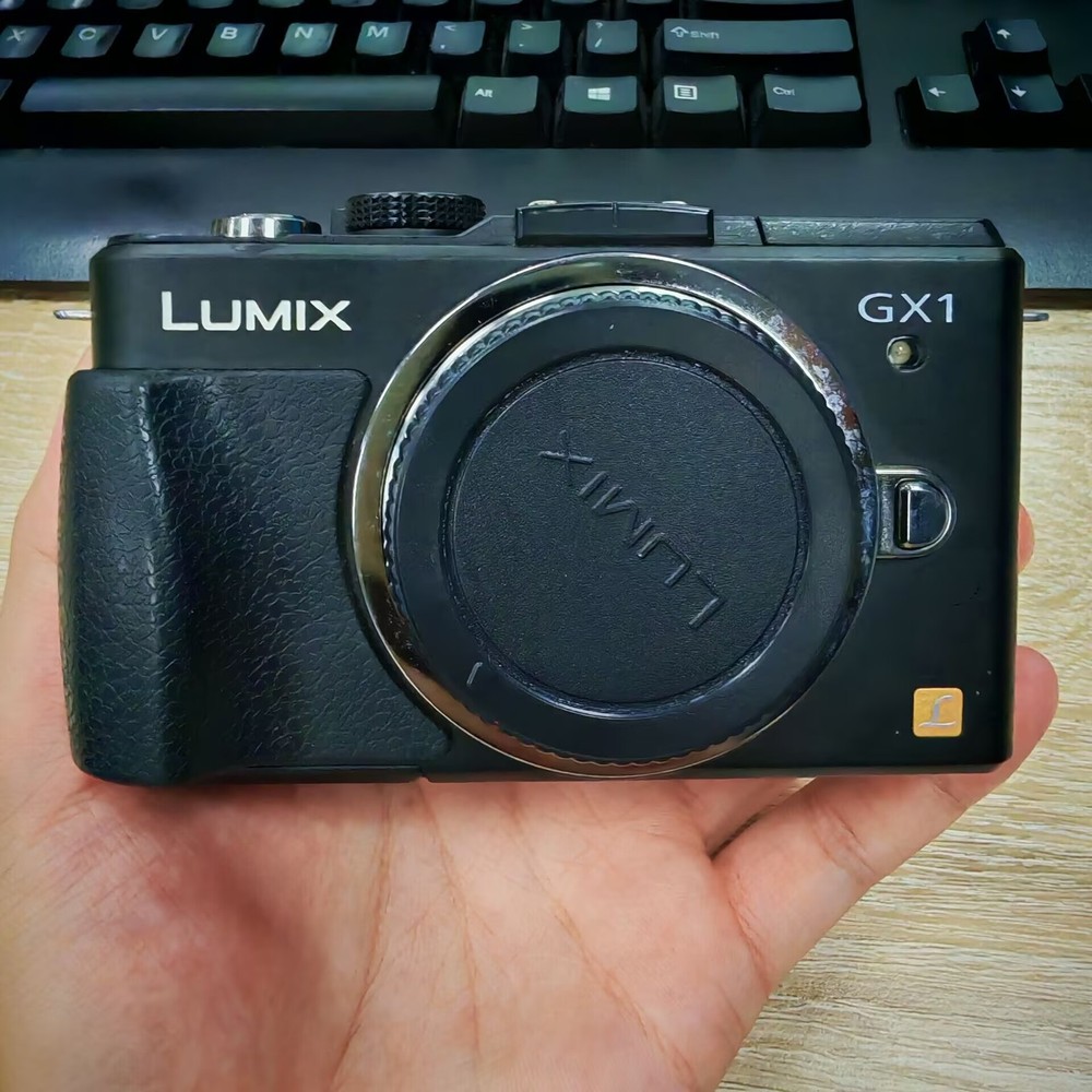 Panasonic  Lumix DMC-GX1 16MP Mirrorless SLR Camera Body Black