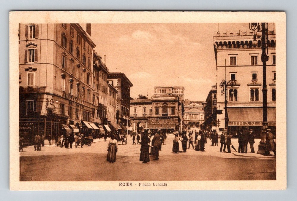 Italy- Rome People Busy Shopping Plaza Venezia Postal Old View Vintage Postcard