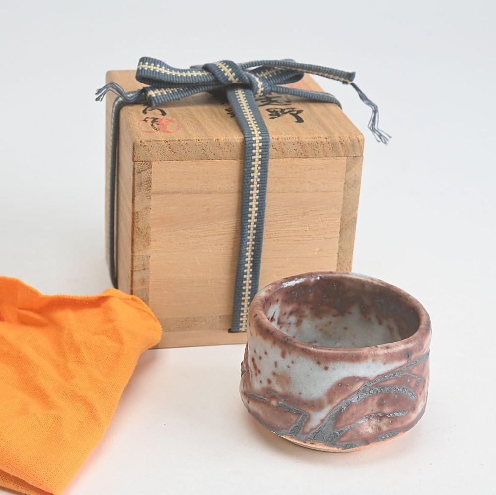 Sake Cup 13th generation Yamaguchi Kozaemon Seto Shishino Muhagino with bo inclu