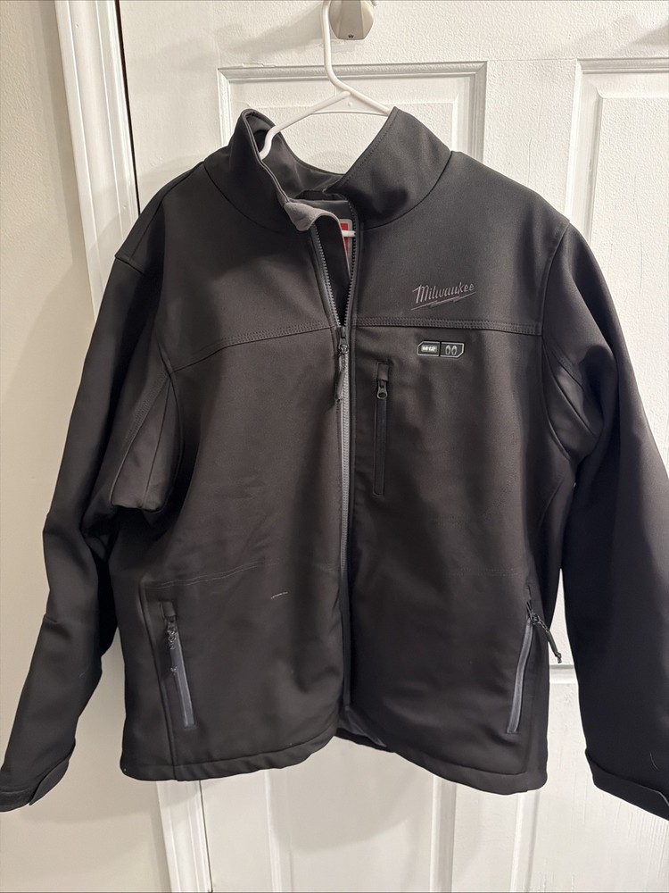 Milwaukee M12 12-Volt Tough Shell Black Heated Jacket XL With Battery