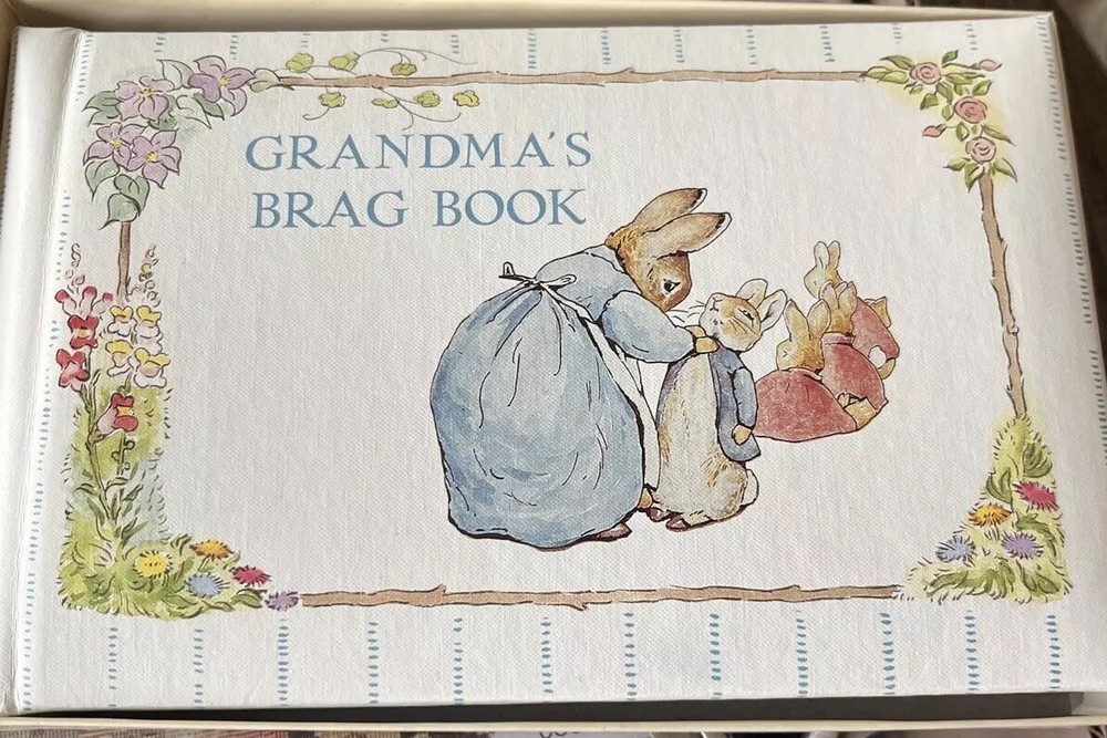 Álbum de fotos vintage libro de Beatrix Potter abuela Brag en caja contiene 20 fotos-image