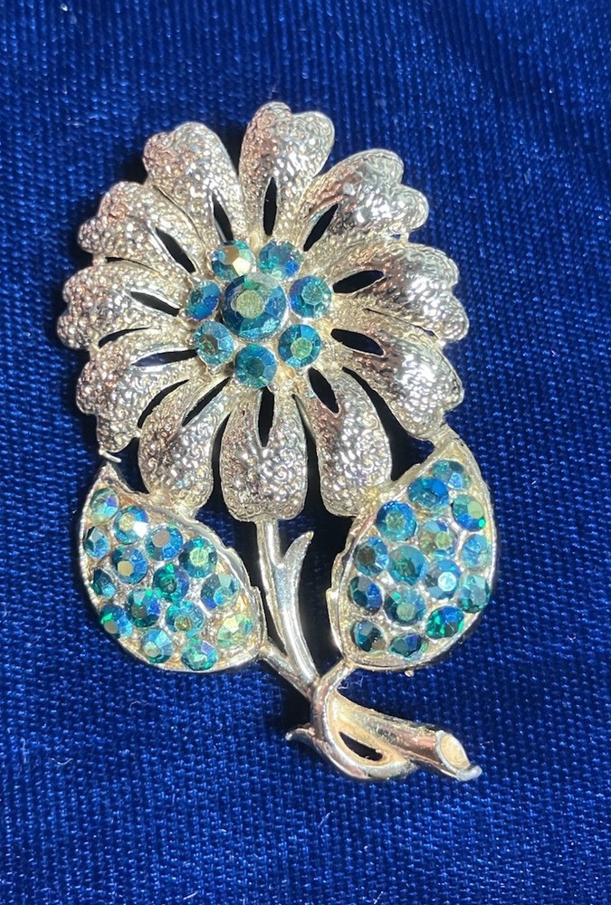 Vintage Gold Tone Rhinestone Flower Brooch