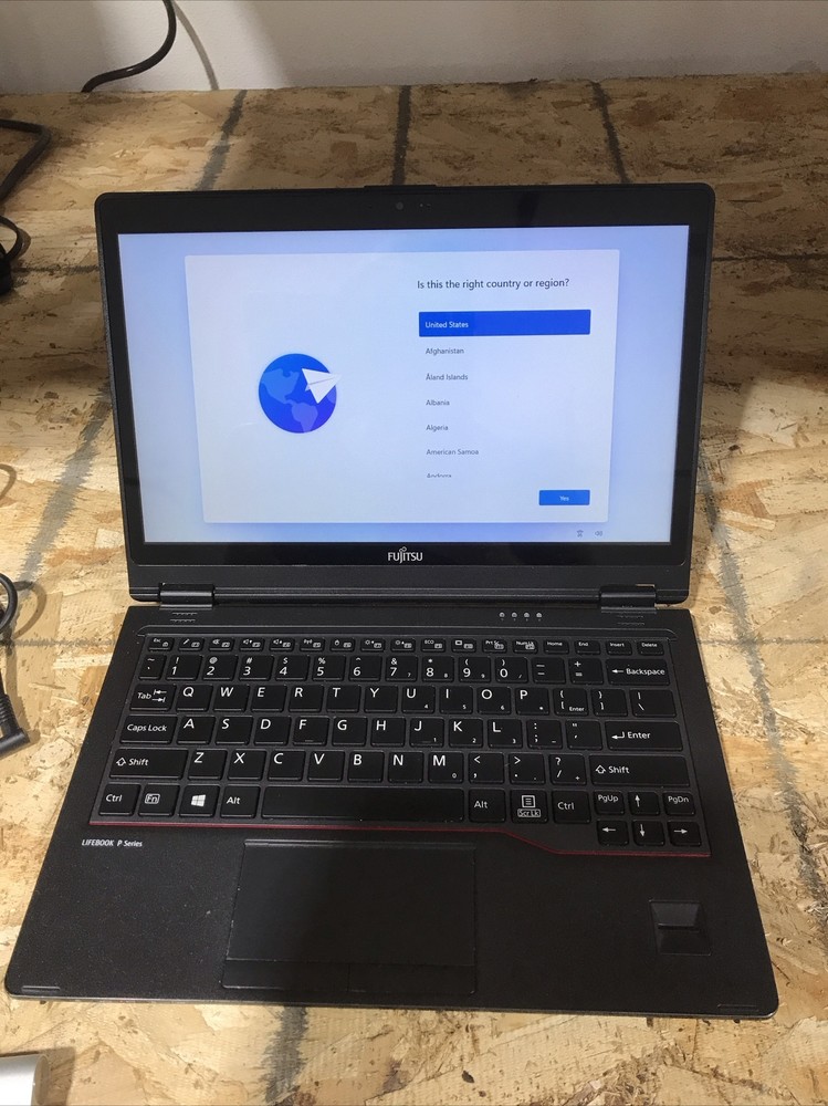 Fujitsu Lifebook P727 2 in 1 i3-7100U 4GB RAM 128 GB M.2 12.5