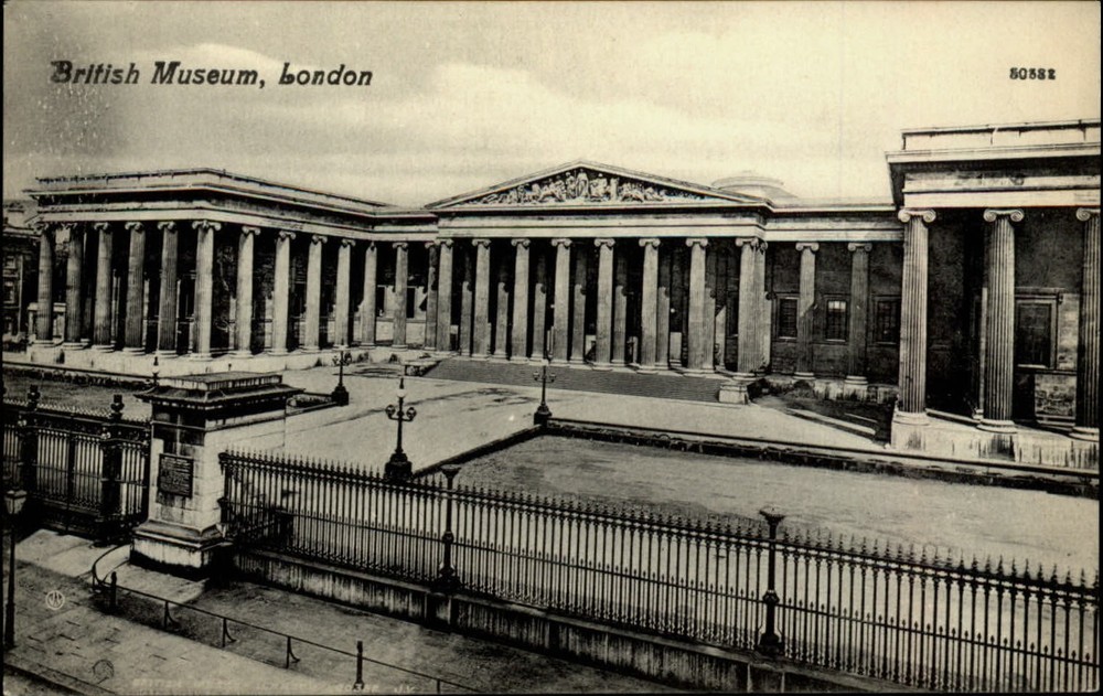 British Museum London vintage postcard s719