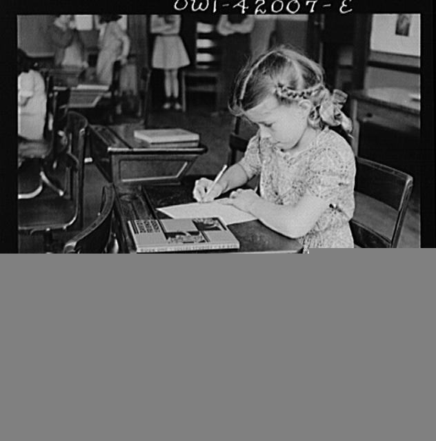 Photo:Southington Connecticut Schoolgirls Studying in Classroom 1900s