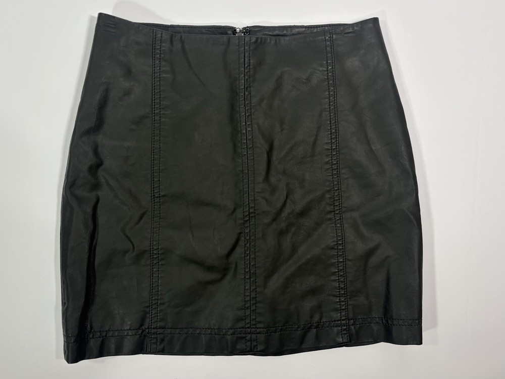 Free People Women's Modern Femme Vegan Faux Leather Mini Black Skirt Size 4
