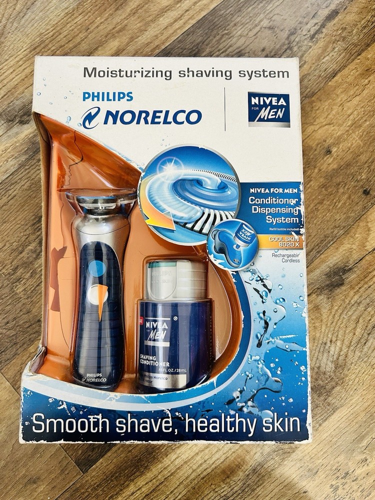 Philips Norelco Cordless Shaver 8020X Rechargeable Damaged Box