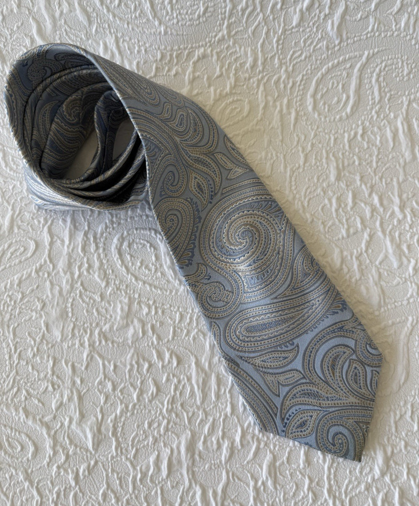 Michael Kors Men's Blue Gray Paisley 100% Silk Designer Necktie Tie 1 Piece
