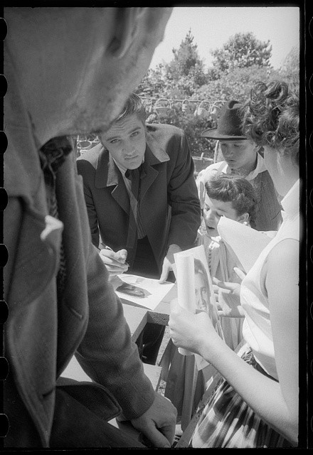 Photo:Elvis Presley 1956 Fan Autograph Signing Black and White Photo