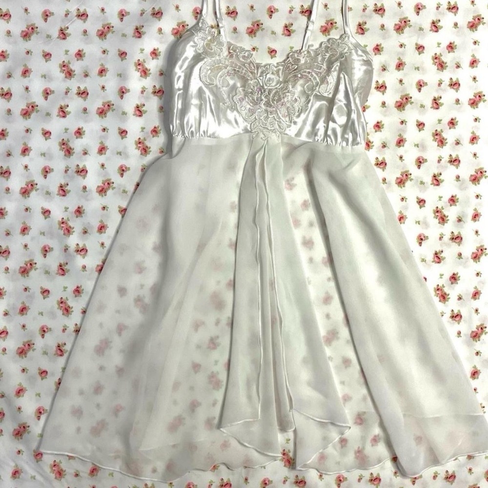 Frederick’s of Hollywood Women’s white babydoll lingerie Top size L