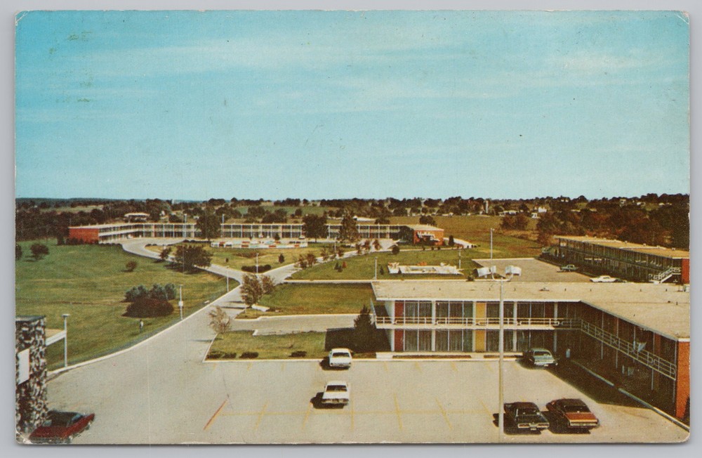 Roadside~Air View Holiday Inn @ Springfield Missouri~Vintage Postcard