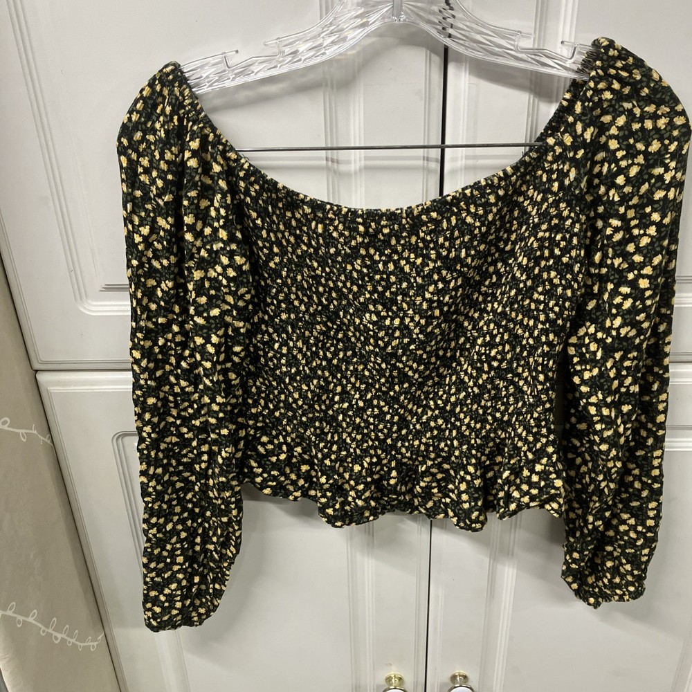 Women’s HOLLISTER Floral Roughed Off shoulder Blouse Size Medium