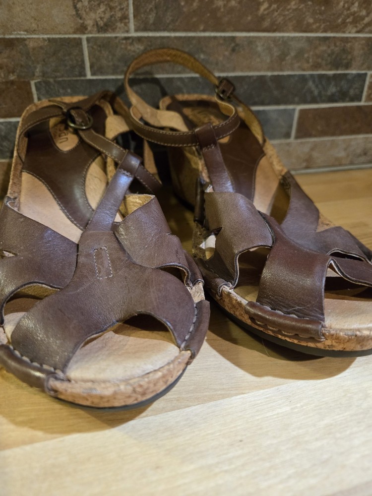 Clarks Womens Artisan Leather Wedge Sandals Brown Peep Toe Size 8.5M