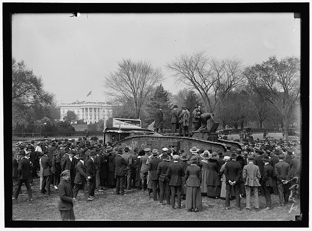 Photo:White House Washington DC Liberty Bond Car Tank 1918 Crowd