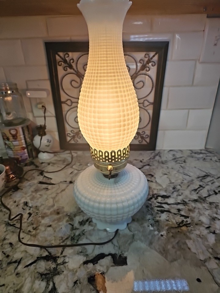 VTG 16”Square Hobnail Milkglass Hurricane Electric Parlor Lamp Rare Style EUC