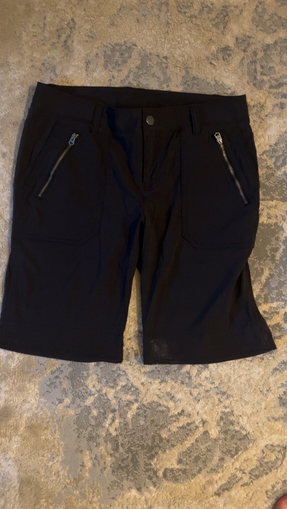 Athleta Womens Sz 8 Black Bermuda Cuff Zip Pockets Nylon Stretch Shorts Hiking