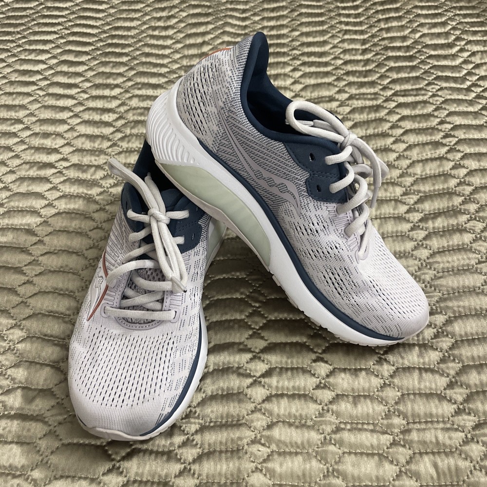 Saucony Form Fit Women's Running Shoes Size 8. Lavender Gray.  Excellent Cond
