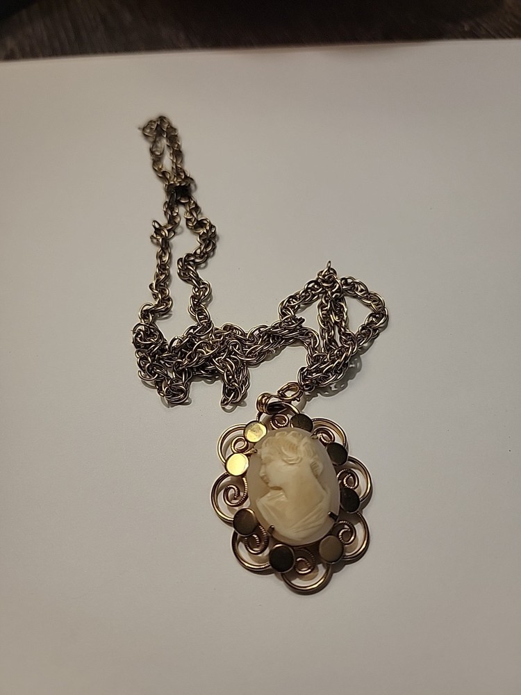 Vintage Art Deco Cameo Necklace