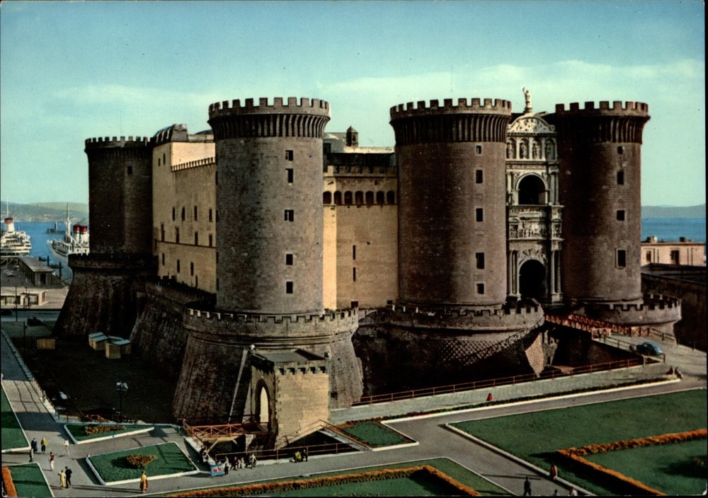 Maschio Angioino Naples Italy vintage postcard g396