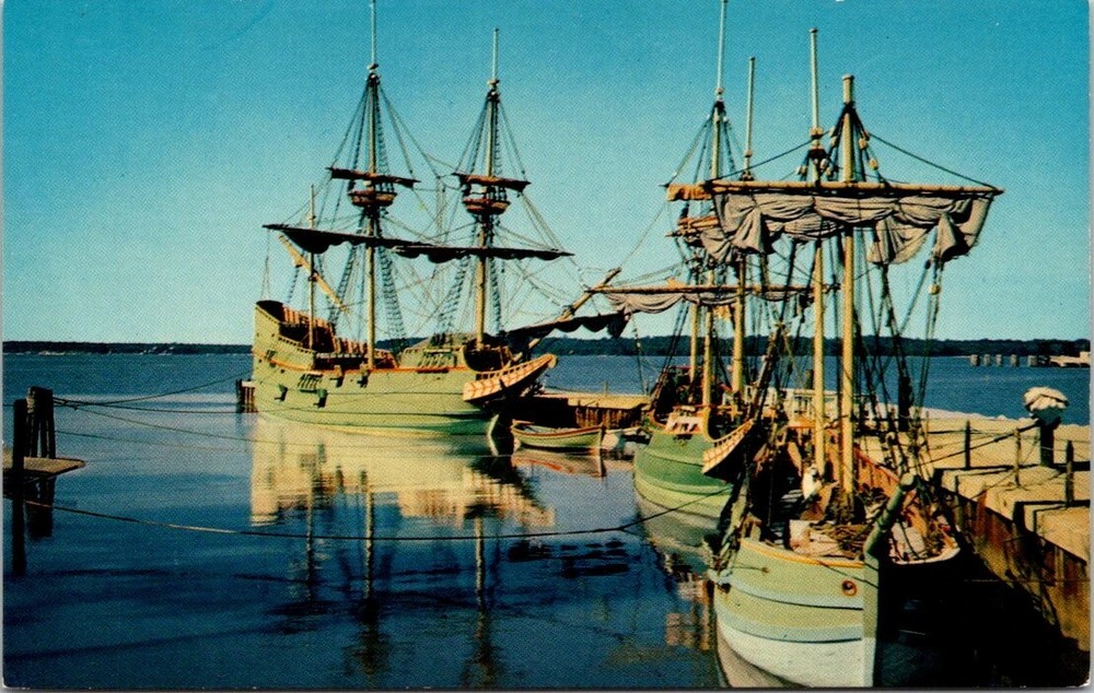 1950s Replicas of Colonists' Ships in Harbor Jamestown Virginia Vintage Postcard