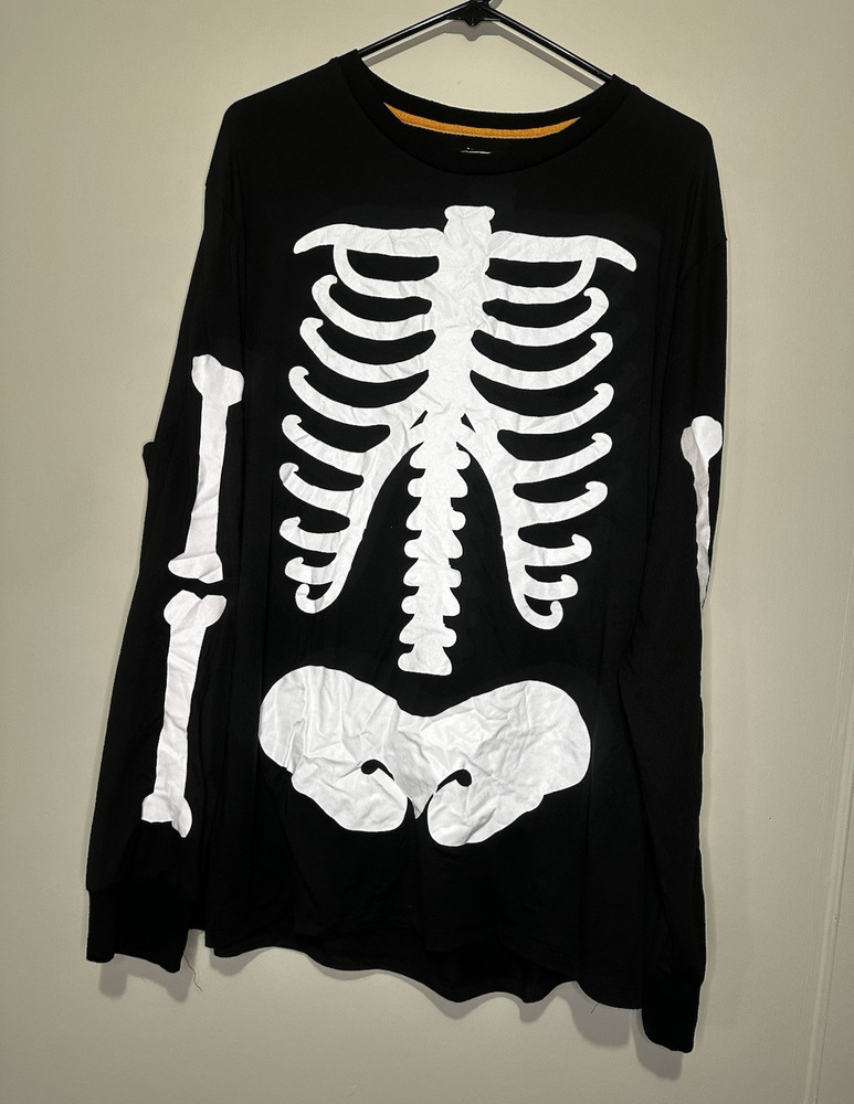 way to celebrate! Men's XL Black Long Sleeve Halloween Skeleton T-Shirt