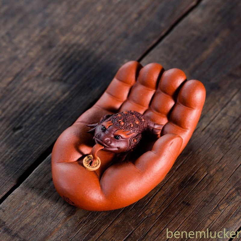 8.5cm Purple Clay Handcarved Toad Buddha Hand Tea Pet Absorbing Wealth Ornament