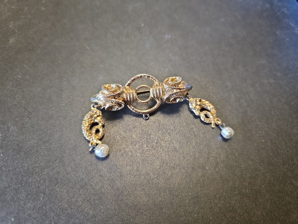 Vintage Costume Jewelry Brooch