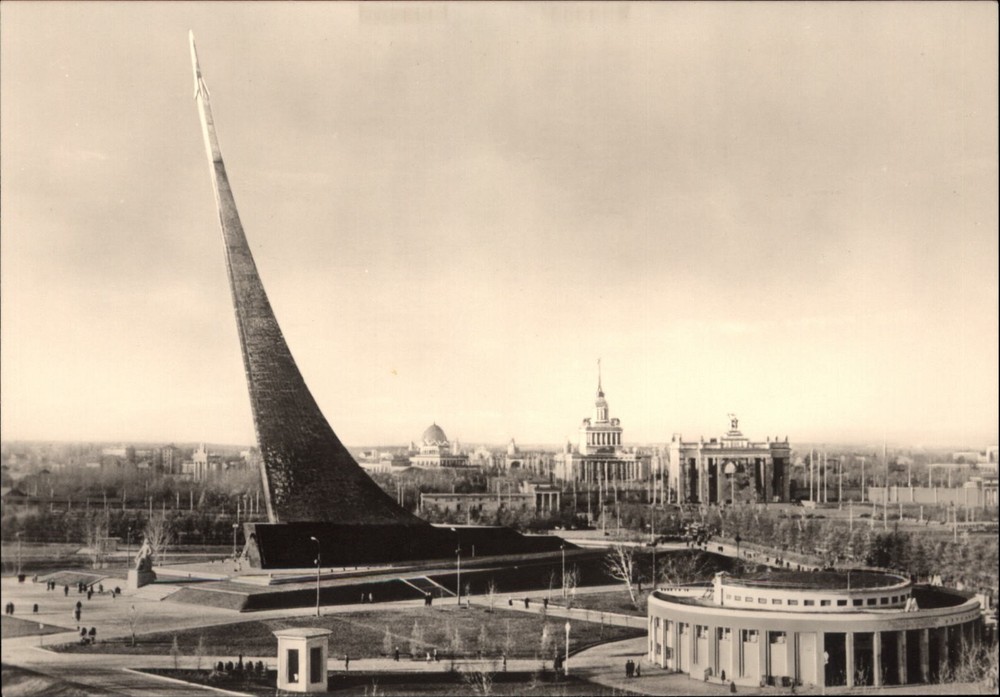 RPPC Monument to Conquerors of Space Moscow Russia vintage postcard y496