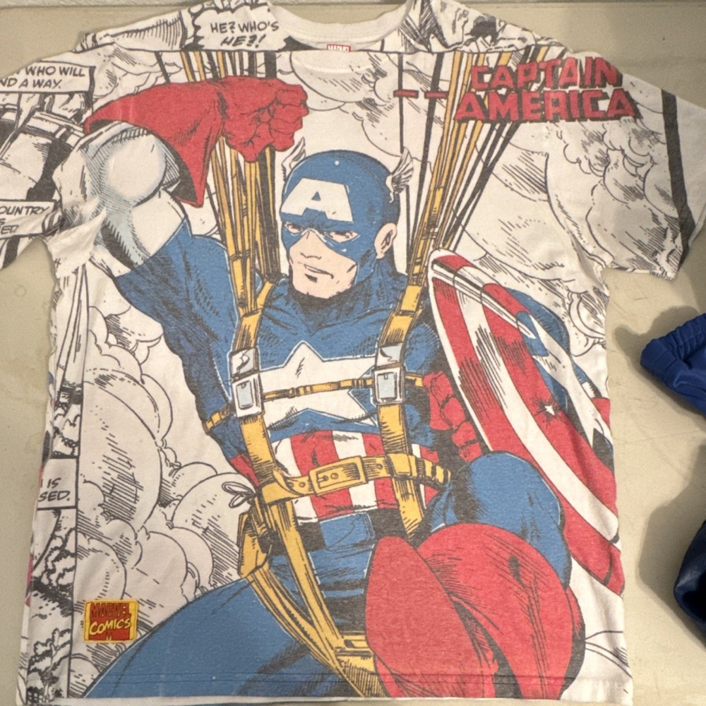 Marvel Captain America All-Over Graphic Print Crew Neck T-Shirt Men's M
