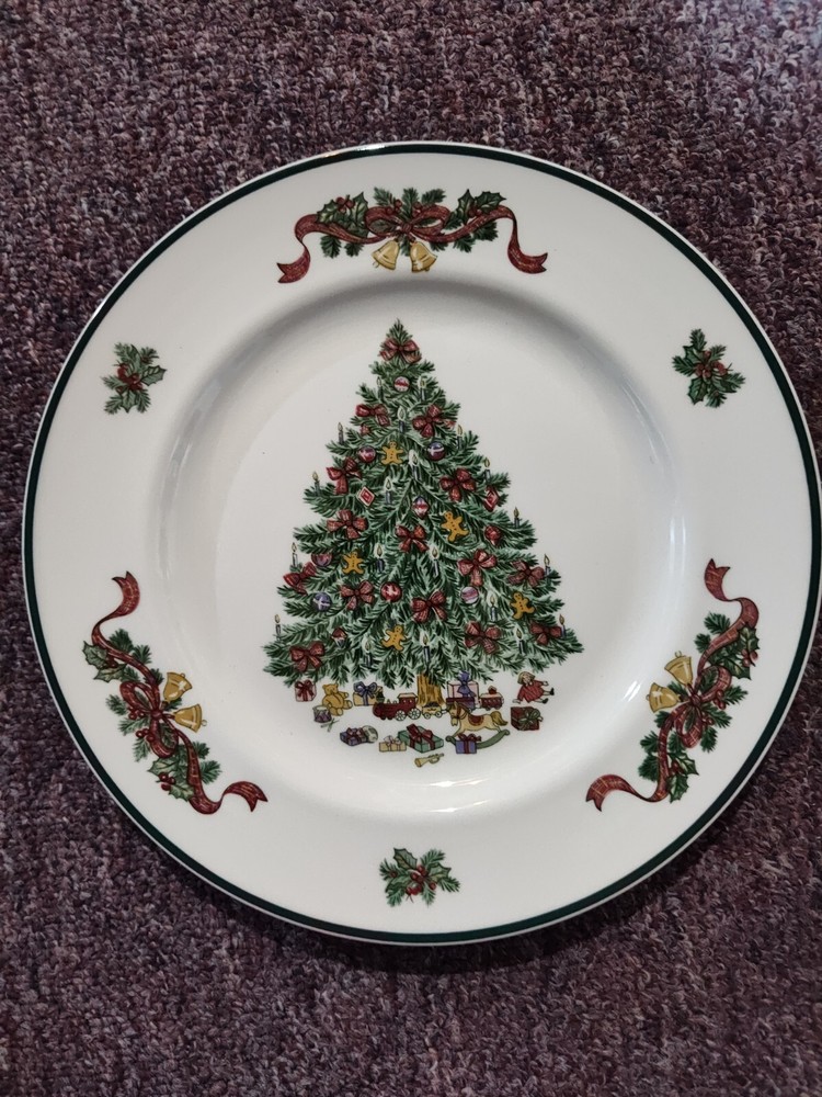 Johnson Brothers Victorian Christmas Dinner Plate