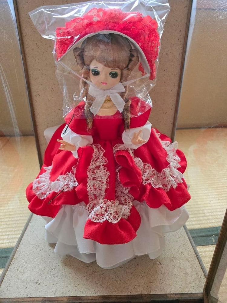 French dolls #d64b6f