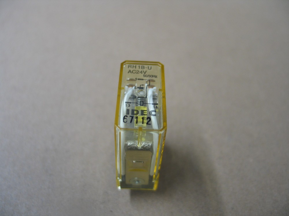 New Idec Rhib-U-Dc24V Spdt Relay 750 Ohm 10A/240Vac/30Vdc Res 7A/250Vac In A1330