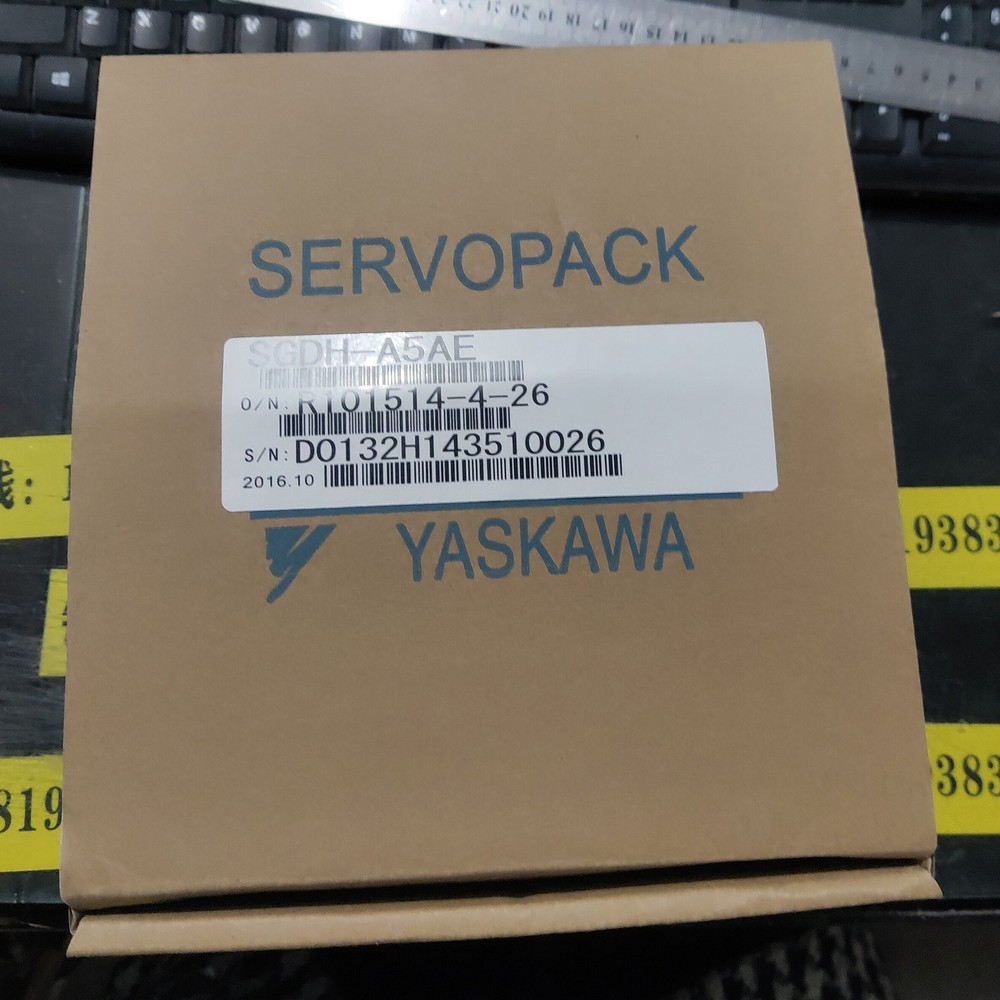 One Yaskawa SGDH-A5AE Servo Motor SGDHA5AE Expedited Shipping New