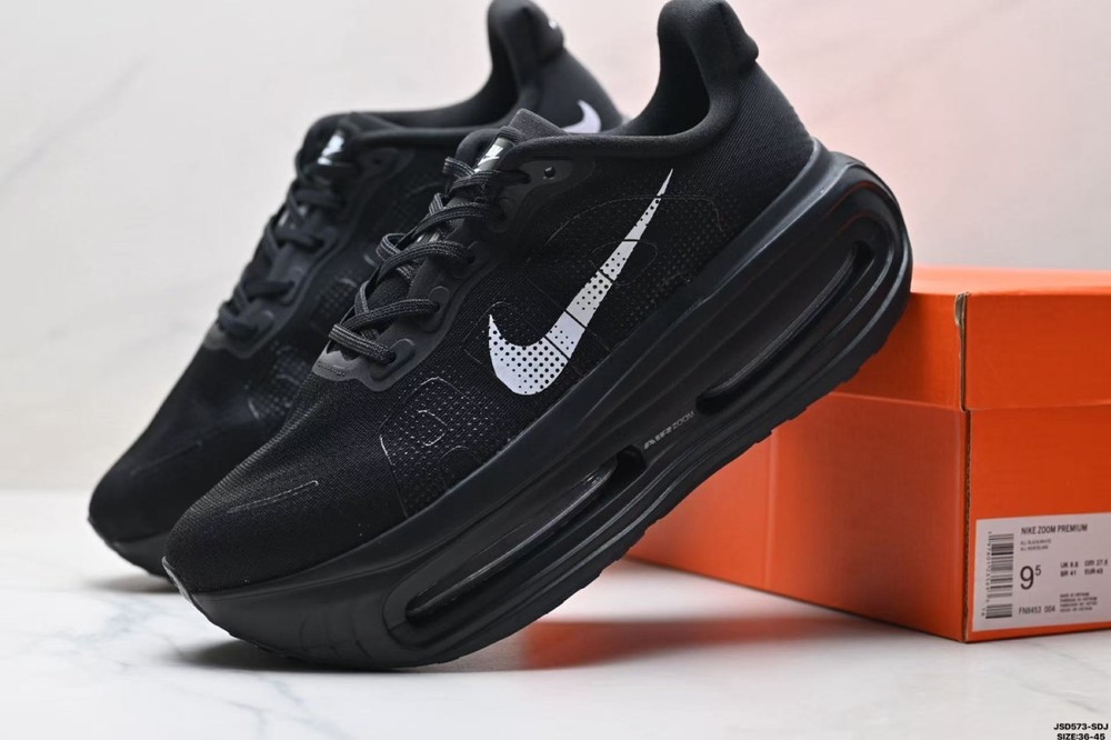 US size 10.5 New Nike vomero premium“black”Men's running shoes
