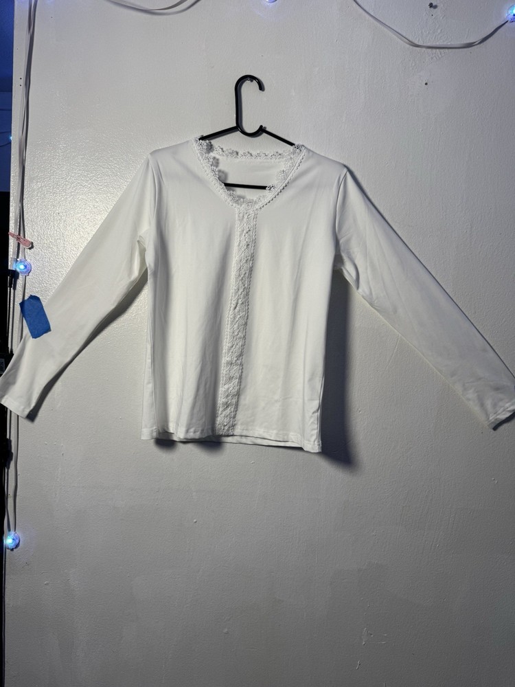 White Long Sleeve V-Neck Knit Lace Accent Pullover Women's Top Regular M